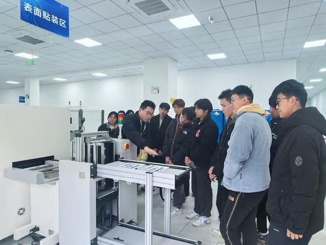 瑞杰公司與某工程技術(shù)學(xué)院開(kāi)展科技咨詢(xún)志愿服務(wù)活動(dòng)